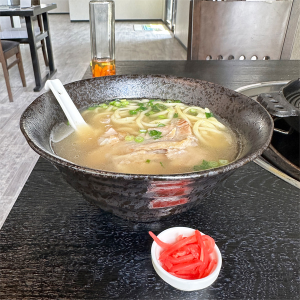 05ソーキそば(880円)