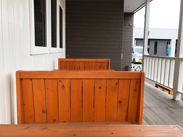 06外のイートインスペース