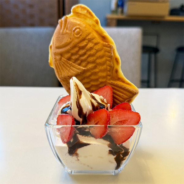 06とびだす!たい皮パフェ(500円)