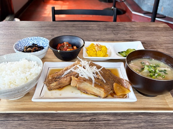 01カスベの煮付定食(1200円)