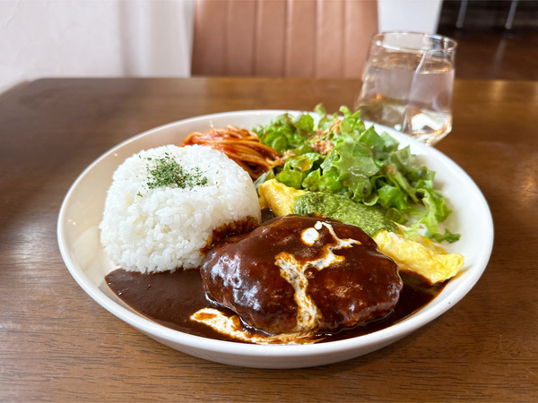 01ハンバーグプレート(1100円)