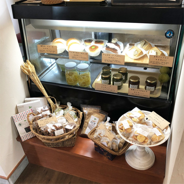 12焼き菓子なども販売しています