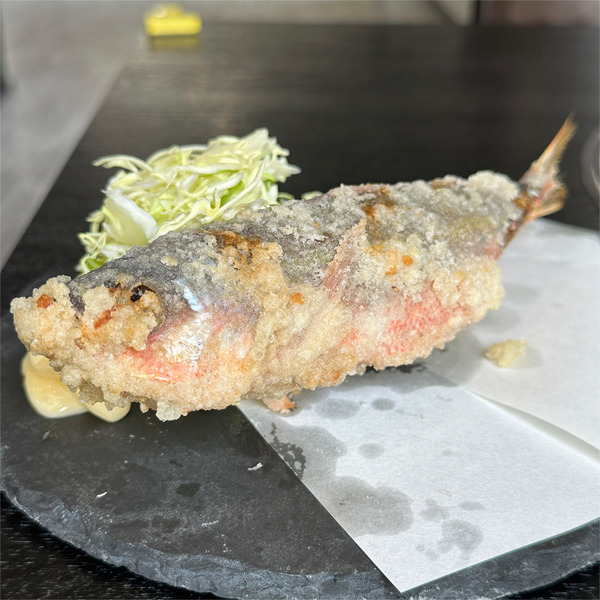 04グルクンの唐揚げ(880円)