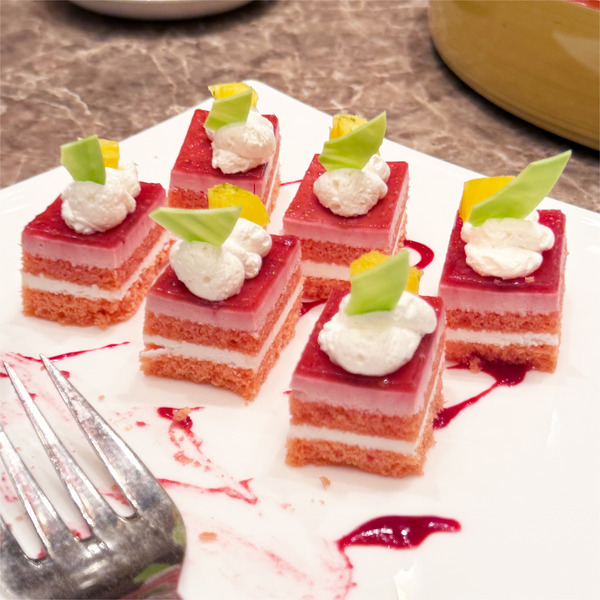08ラズベリーとココナッツのムースケーキ