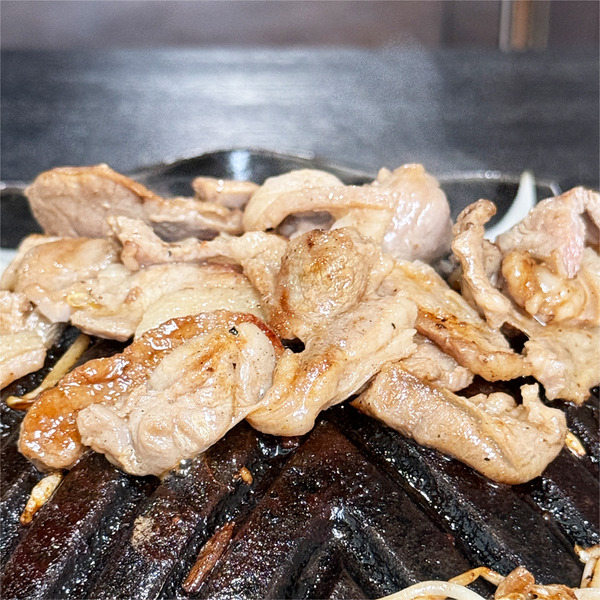 09味付きジンギスカン肉焼いてます