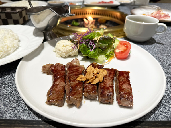 01牛カットステーキ(2850円)