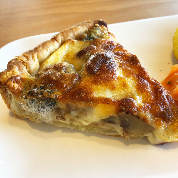 02チーズとくるみのキッシュ