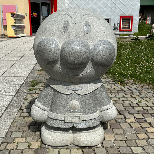 01アンパンマンの石像