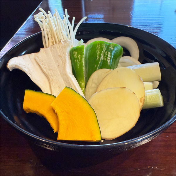 04野菜盛り合わせ(715円)