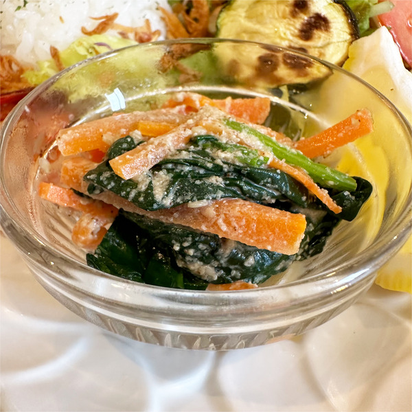 06ほうれん草と人参の胡麻和え