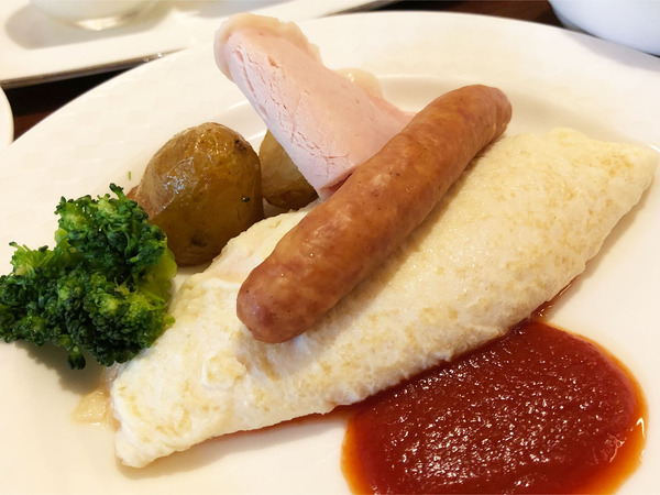 08オムレツ ホテル特製ケチャップを添えて