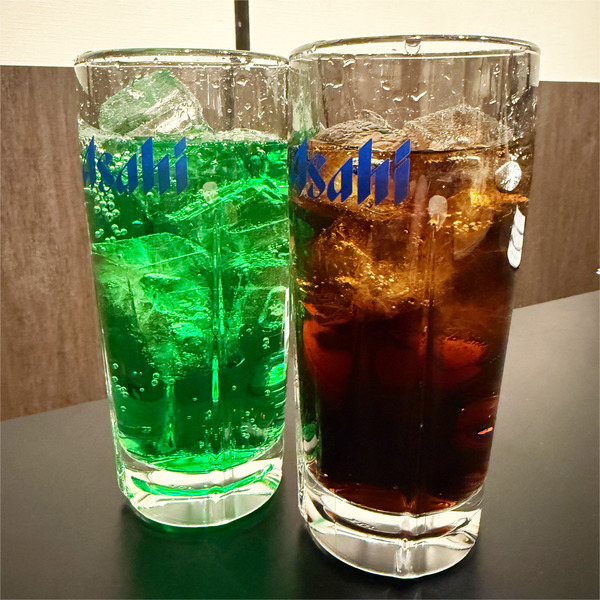 01メロンソーダ(300円)・コーラ(300円)