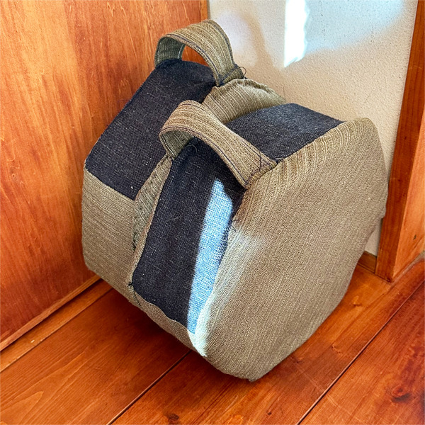 23お座り用の固ざぶとん