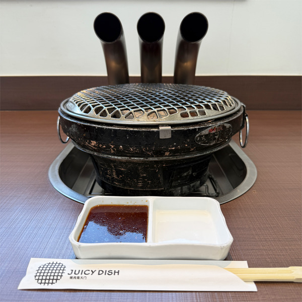 02カウンター席は七厘です