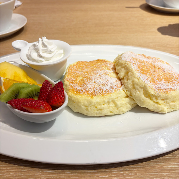 06フルーツMIXパンケーキ(1023円)・ブレンドコーヒー(275円)・オマール海老のビスク(495円)