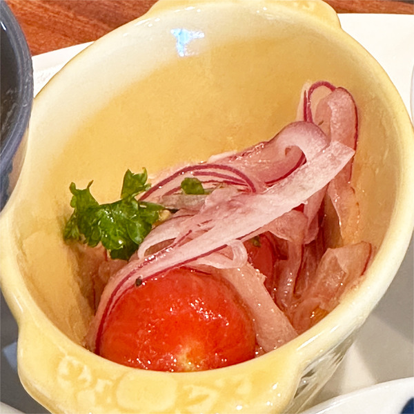 09_玉ねぎとトマトのドレッシングがけ