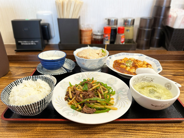 01青椒牛肉絲定食(1700円)
