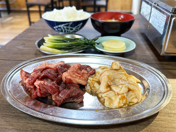 01特上ホルモンランチ(935円)・サガリ(1078円)・行者ニンイク(600円)