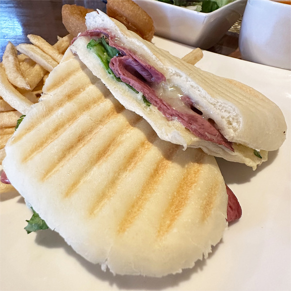 02ローストビーフパニーニ