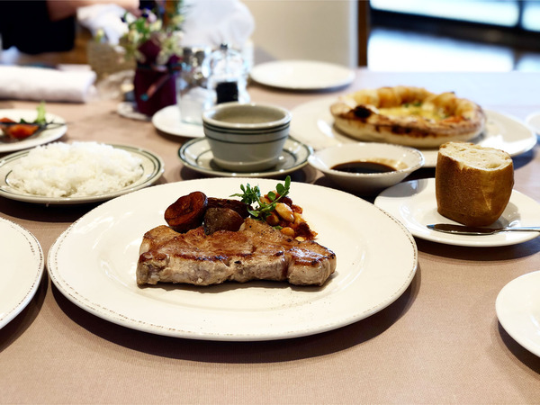 03十勝黒豚のグリル(1900円)