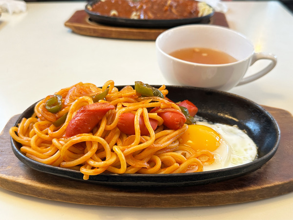 01ナポリタン(850円)