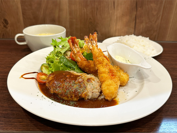 01えびフライとハンバーグプレート(1980円)