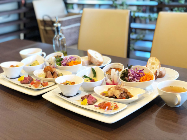 01後輩ちゃんと平日ランチ