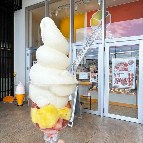 01パイン＆いちごソフト(626円)