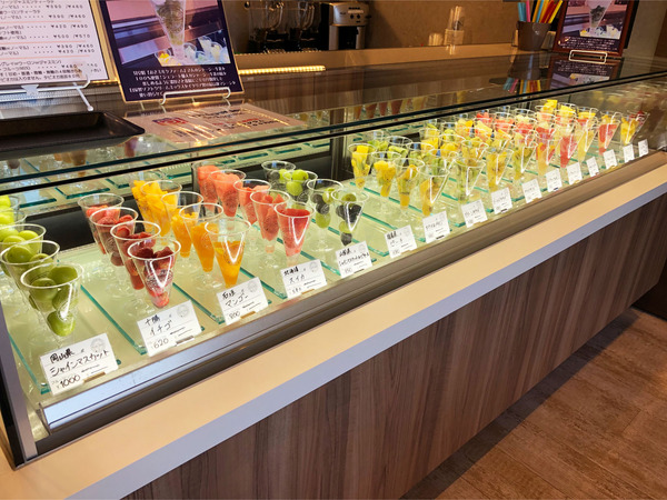 02ジェラ生フルーツソフトのショーケース
