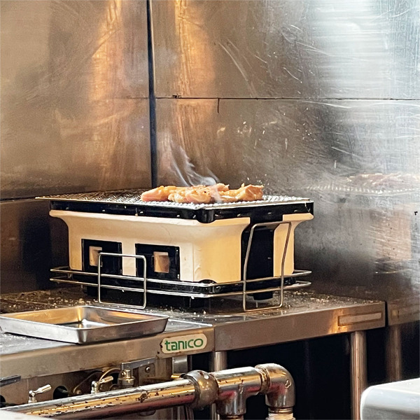 14炭火でじっくりと焼かれてます