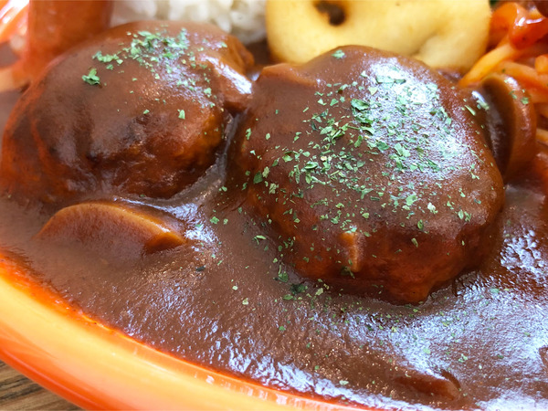 04おとなさまランチ(1320円)ハンバーグ