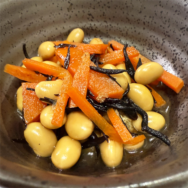 05大豆とひじきの煮物