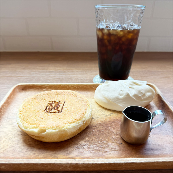 06椿サロンパンケーキ・1枚(800円)・セットドリンク(400円)
