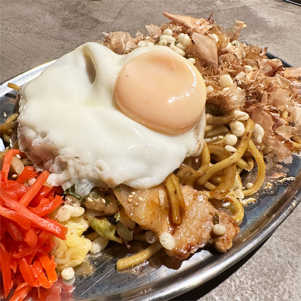 04サボテン自家製ソース焼きそば(980円)