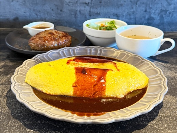 01ハンバーグとオムライス(1900円)