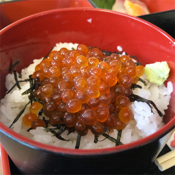 08＋200円のいくら丼