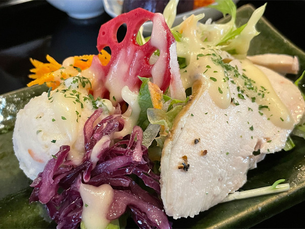 04蒸し鶏のサラダ