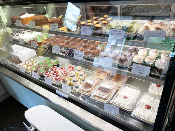 03ケーキのショーケース