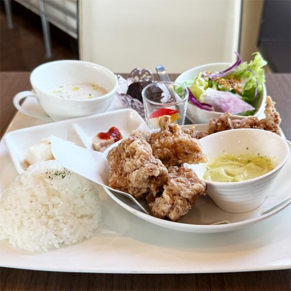 01ワンプレートランチ(1850円)・バジルマヨ(100円)