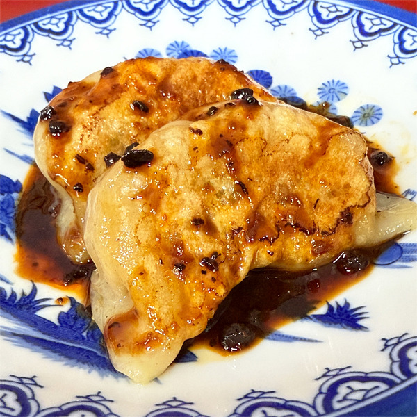 07餃子専用ダレをたっぷりかけます