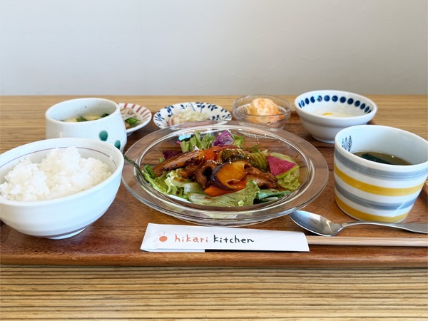 01おぼんdeごはん・ドリンクセット(1800円)