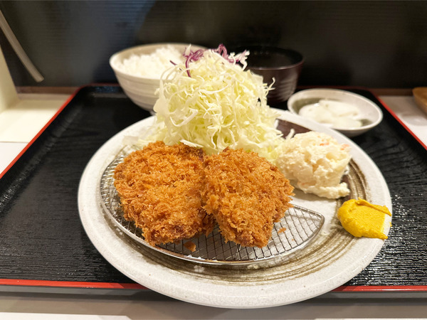 01ヒレかつ定食・2枚(990円)