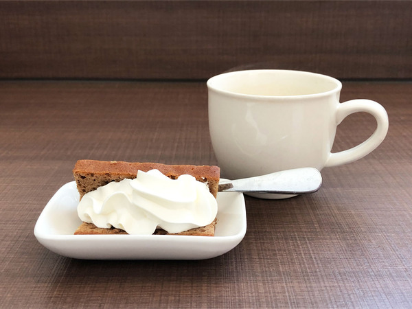 10ミニデザートと無料のコーヒー