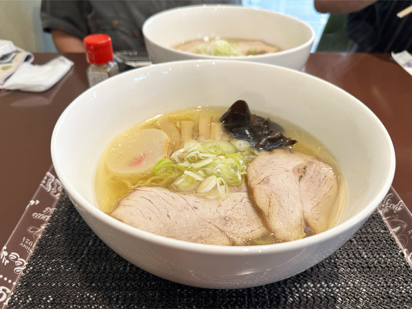 01スープにこだわった塩ラーメン(950円)