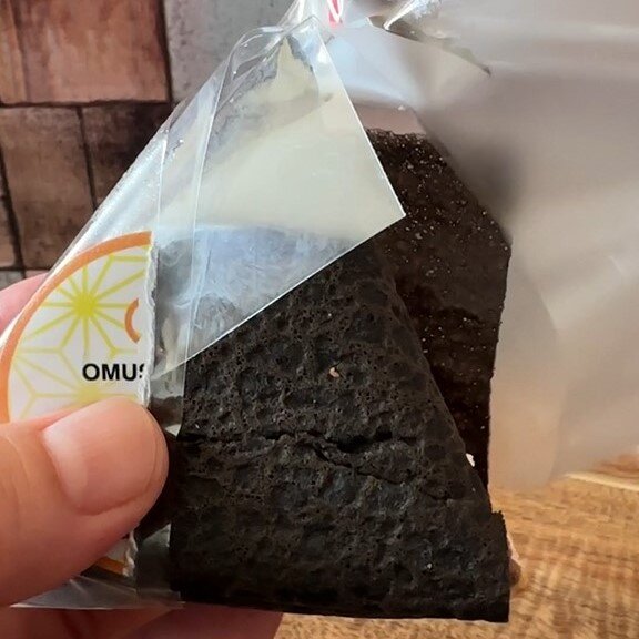 05おにぎりみたいにフィルムを剝がします