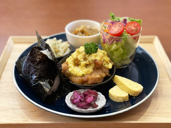 01おにぎりプレート(850円)