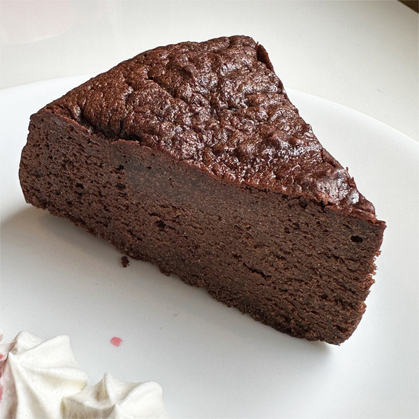 03チョコレートケーキ(480円)
