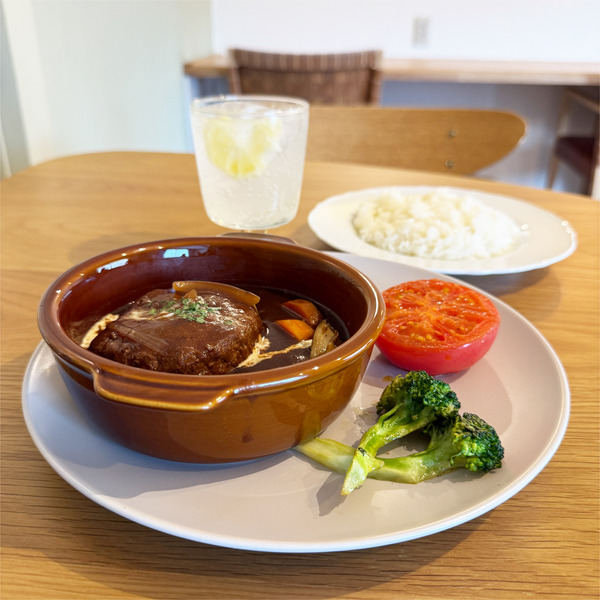 01エゾ鹿ハンバーグランチ(1600円)・自家製レモンスカッシュ(300円)