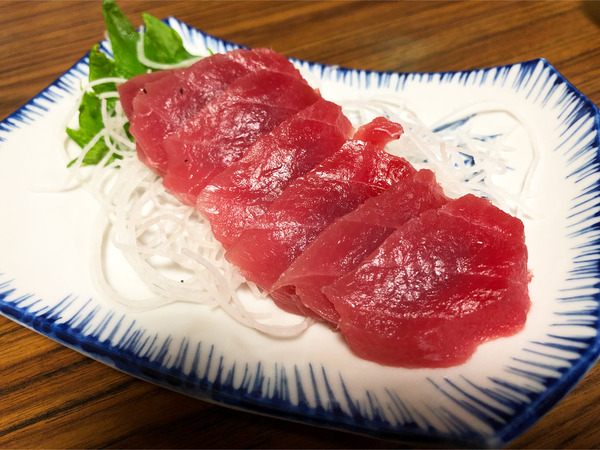 02マグロ刺(800円)