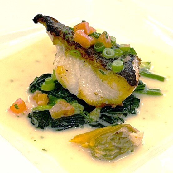 10釧路沖鮮魚のポワレ～厚岸アサリとバターソース～